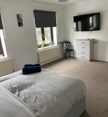 Newham Apartment | lovely 4 bedroom 2 bathroom home