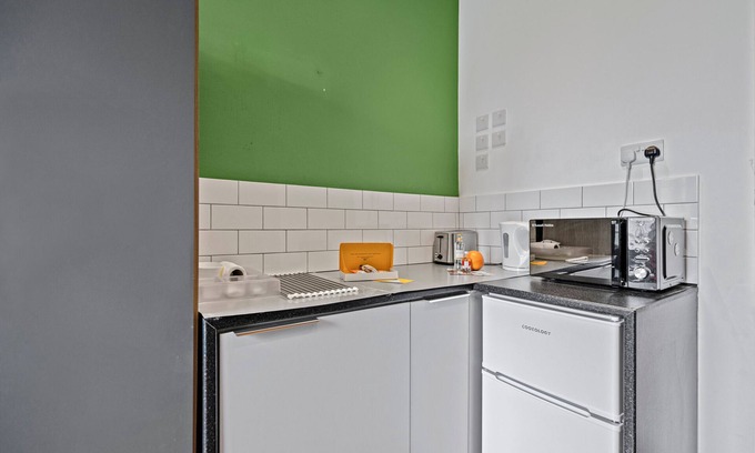 Earl's Court Apartment | Lovely 5 Bed Apartment in Central London Sleeps 9