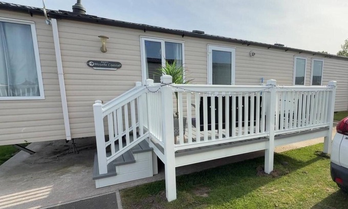 Towyn House | Lovely 6 berth caravan at Ty Mawr Holiday Park, North Wales ref 86004K
