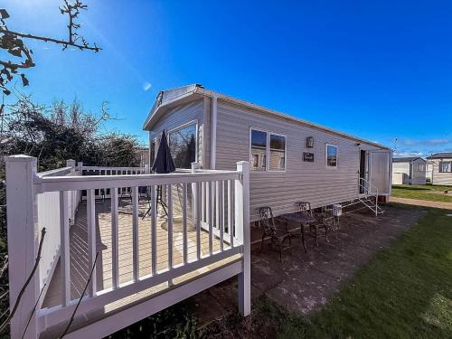 Pakefield Other | Lovely 6 Berth Caravan Close To The Beach In Suffolk Ref 68030Bs