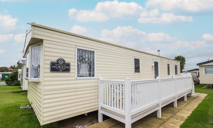 Hopton on Sea House | Lovely 8 berth caravan for hire at Haven Hopton Holiday Park ref 80041F
