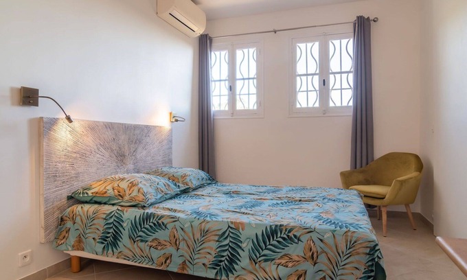 Le Rayol Apartment | Lovely apartment for 4 guests with WIFI, A/C, TV and terrace