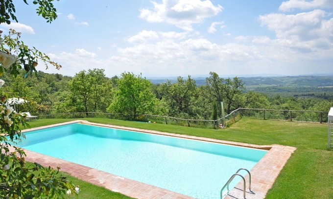 Castelnuovo Berardenga Apartment | Lovely apartment for 3 guests with WIFI, pool, pets allowed and panoramic view
