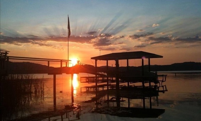 Kelseyville House | Lovely and Private Lakefront Home!