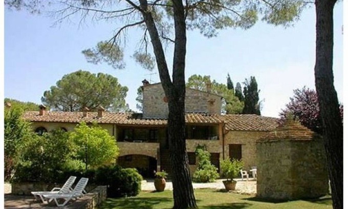 Colle di Val d'Elsa House | Lovely apartment in villa for 6 guests with pool, TV, patio, pets allowed and parking