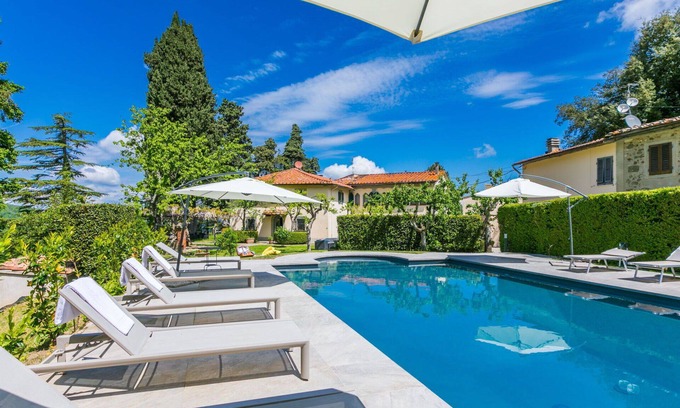 Torsoli Villa | Lovely apartment in villa for 10 people with WIFI, private pool, TV, terrace and pets allowed