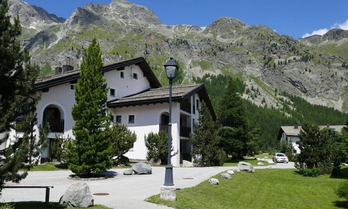 Sils-Maria Apartment | Lovely apartment for 4 people with WIFI, TV, balcony and pets allowed