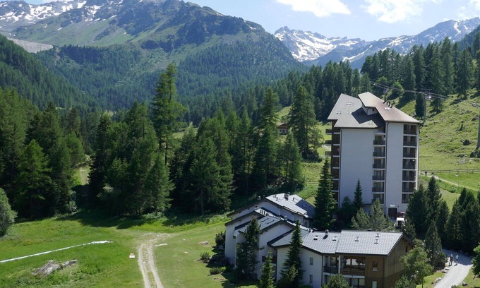 Nendaz Apartment | Lovely apartment for 8 guests with WIFI, TV and terrace