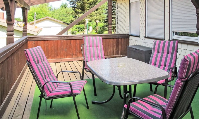 Steinbach-Hallenberg House | Lovely apartment in villa for 4 people with WIFI, TV and patio