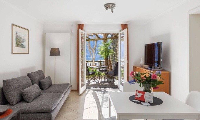 Ronco sopra Ascona Apartment | Lovely apartment for 4 people with WIFI, TV, patio, pets allowed and panoramic view