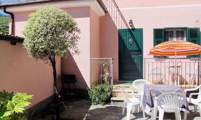 Stellanello Apartment | Lovely apartment for 5 guests with TV, terrace, pets allowed and parking