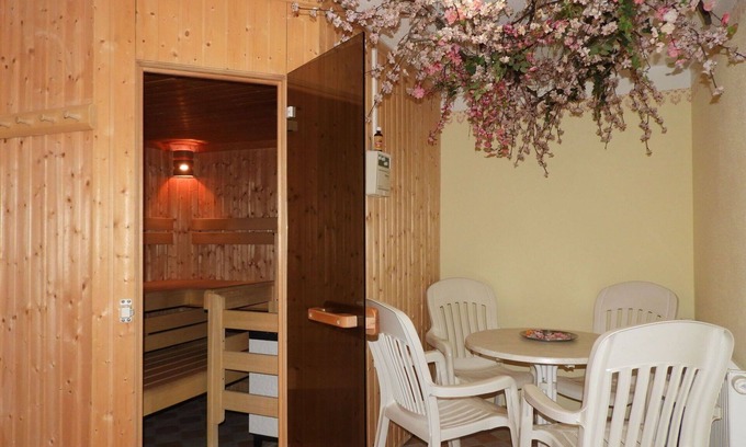 Spiss Apartment | Lovely apartment for 6 guests with WIFI, TV and patio