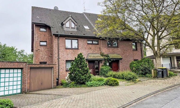 Schonebeck Apartment | Lovely apartment for 3 people with WIFI, TV and balcony