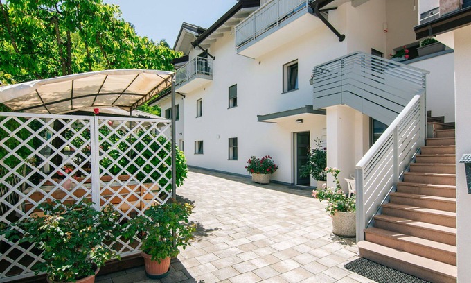 Caldonazzo Apartment | Lovely apartment for 4 people with WIFI, TV, patio, pets allowed and parking