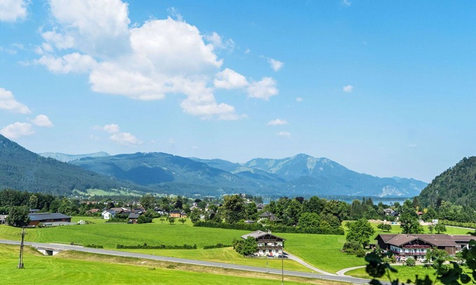 Strobl Apartment | Lovely apartment for 10 guests with WIFI, TV and terrace