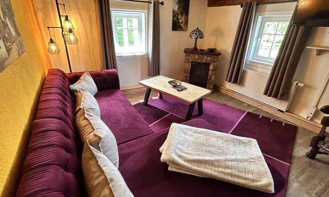 Grossschoenau Apartment | Lovely apartment for 12 people with hot tub, WIFI, TV, patio and pets allowed