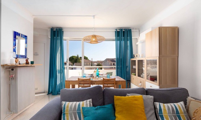 Lunel Apartment | Lovely apartment for 2 people with WIFI, A/C, TV, terrace and parking