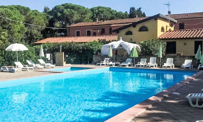 Cecina Apartment | Lovely apartment for 3 guests with pool, WIFI, A/C, TV, pets allowed and parking