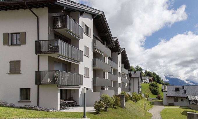 Falera Apartment | Lovely apartment for 4 people with WIFI, pool, TV, patio, pets allowed and panoramic view