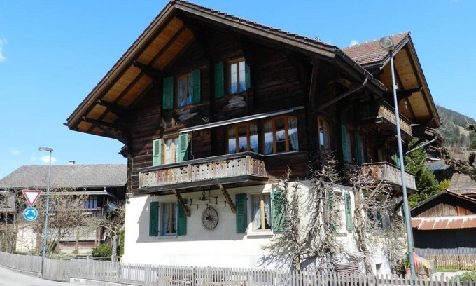 Gstaad Apartment | Lovely apartment for 4 people with WIFI, TV and pets allowed