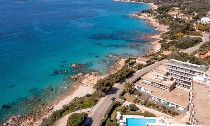 Ajaccio Apartment | Lovely apartment for 4 people with A/C, WIFI, pool, TV, terrace and pets allowed