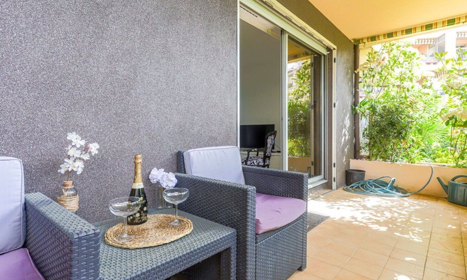 Eze Apartment | Lovely apartment for 4 guests with WIFI, pool, TV, terrace and pets allowed