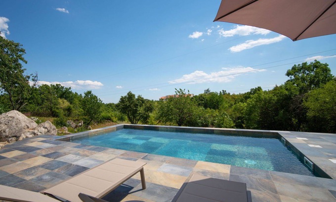 Kastav Apartment | Lovely apartment for 4 guests with WIFI, pool, A/C, TV, terrace and panoramic view