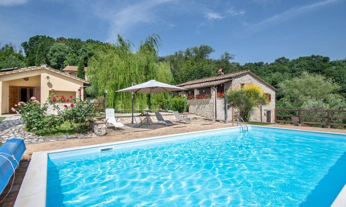 Fornole Apartment | Lovely apartment for 5 people with A/C, WIFI, pool and TV