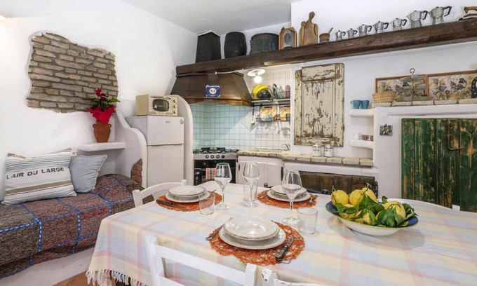 Rimini Historic Center Apartment | Lovely apartment for 5 people with WIFI, A/C, TV, pets allowed and parking