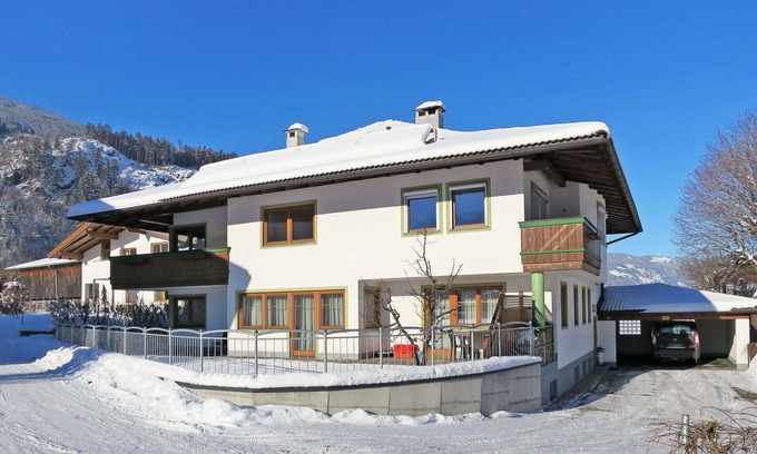 Zillertal Apartment | Lovely apartment for 6 guests with WIFI, TV, terrace and parking