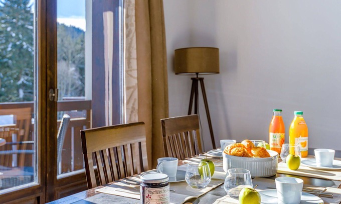 Les Gets Apartment | Lovely apartment for 6 people with pool, WIFI, TV, terrace and pets allowed
