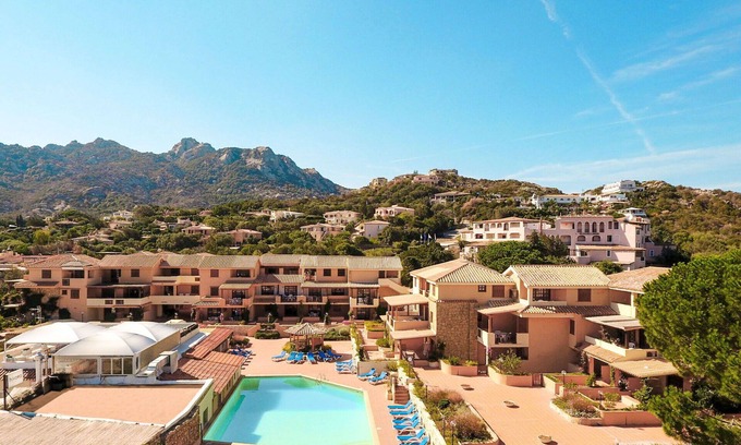 Liscia di Vacca Apartment | Lovely apartment for 4 people with A/C, pool, WIFI, TV, terrace and parking