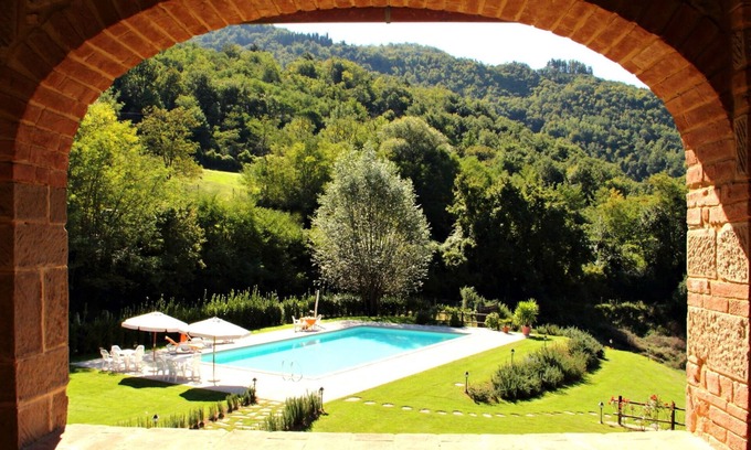 Dicomano Apartment | Lovely apartment for 2 guests with WIFI, pool, TV and pets allowed