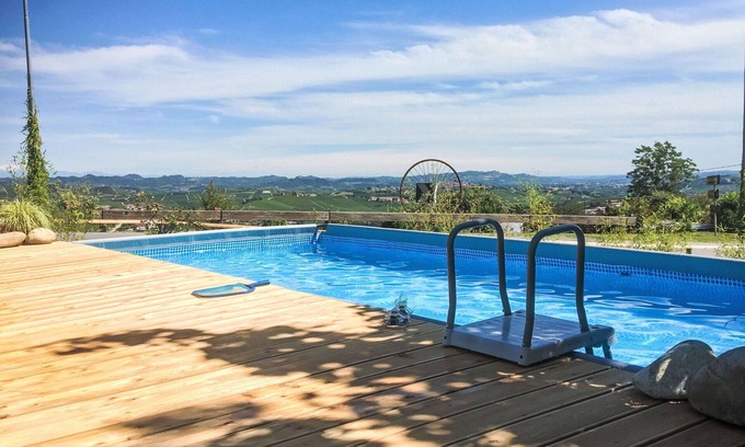 La Morra Apartment | Lovely apartment for 4 guests with WIFI, pool, TV, patio and pets allowed