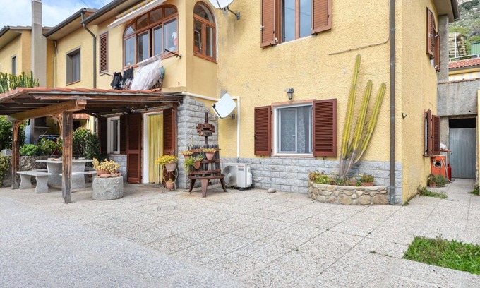 Pomonte Apartment | Lovely apartment for 6 people with A/C, WIFI, TV, terrace, pets allowed and parking