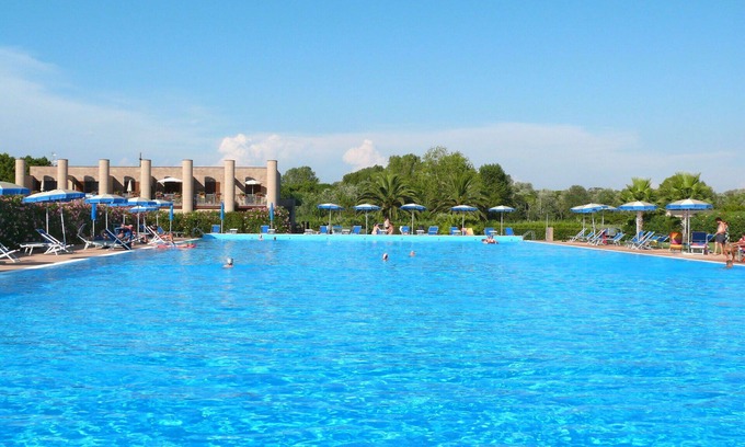 Tirrenia Apartment | Lovely apartment for 4 guests with A/C, pool, WIFI, TV, terrace, pets allowed and parking