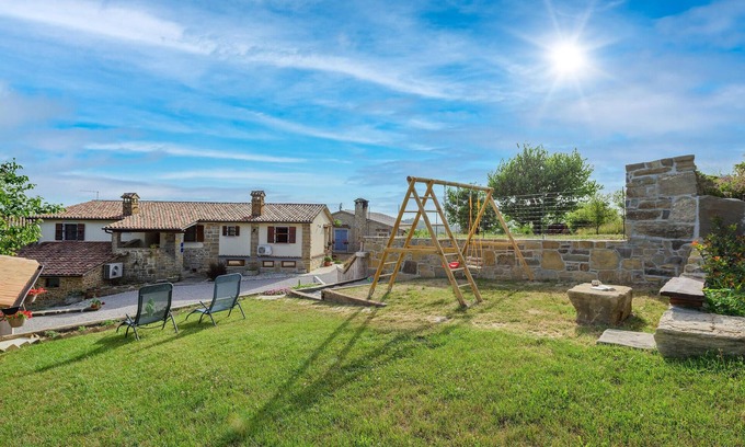 Gologorica Apartment | Lovely apartment in Cerovlje with WiFi