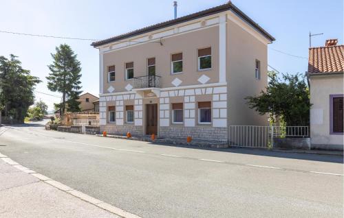 Buzdohanj Apartment | Lovely Apartment In Cernik With Wi-Fi