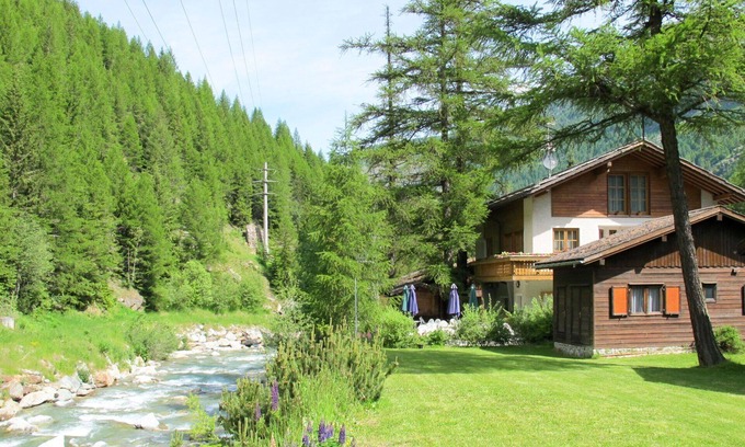 Saas-Balen House | Lovely apartment in villa for 6 guests with WIFI, TV, patio and pets allowed