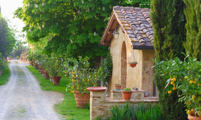 Poggibonsi Villa | Lovely apartment in villa with pool, WIFI, TV, patio and panoramic view, close to San Gimignano