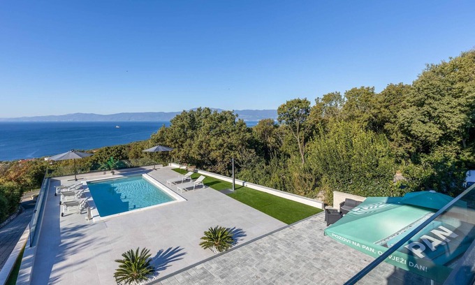 Kostrena Apartment | Lovely apartment in Kostrena with WiFi