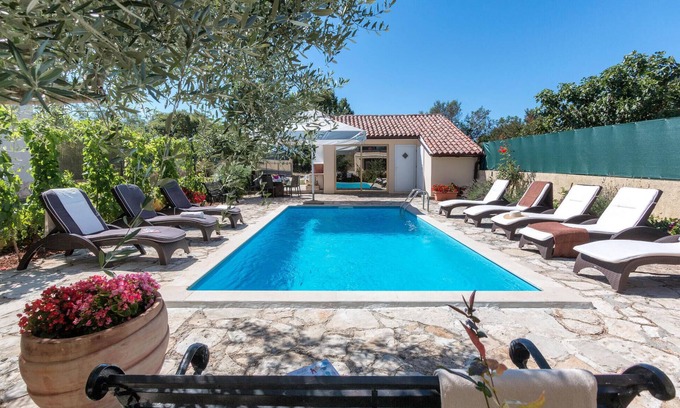 Valdebek Apartment | Lovely apartment in Pula with WiFi