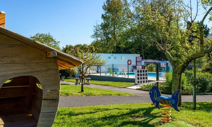 Guethary House | Lovely apartment in villa for 6 guests with WIFI, pool, TV and terrace