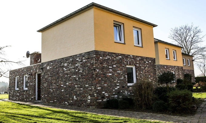 Landsrade House | Lovely apartment in villa for 6 guests with WIFI, TV, terrace, pets allowed and parking