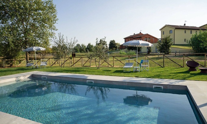 Larciano House | Lovely apartment in villa for 4 guests with A/C, WIFI, pool and TV