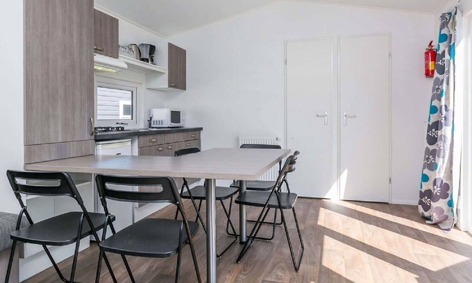 Houthalen House | Lovely apartment in villa for 6 people with pool, hot tub, TV, terrace and parking