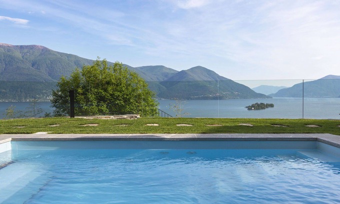 Ascona Villa | Lovely apartment in villa for 2 people with internet, pool, A/C, TV, patio and panoramic view