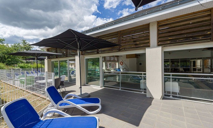 Saumur House | Lovely apartment in villa for 3 people with internet, pool, TV, terrace and pets allowed