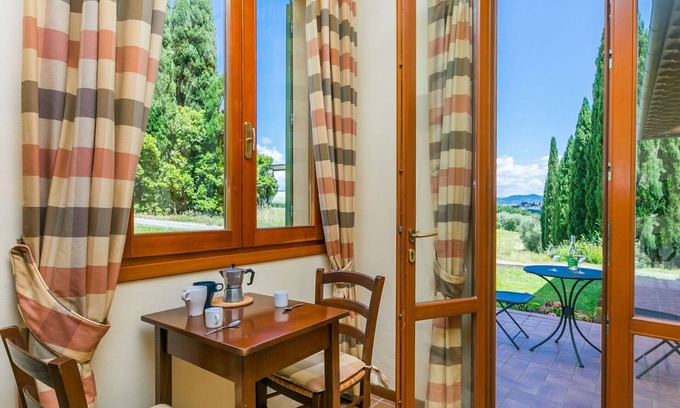 Cerreto Guidi Apartment | Lovely apartment for 4 people with pool, A/C, WIFI, TV and pets allowed