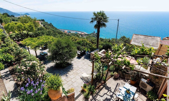Finale Ligure Apartment | Lovely apartment for 5 people with A/C, WIFI, TV and patio